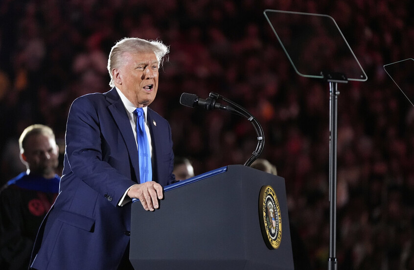 "يوم عظيم".. دونالد ترامب يحتفل بـ"نصر كامل".. كيف ولماذا؟