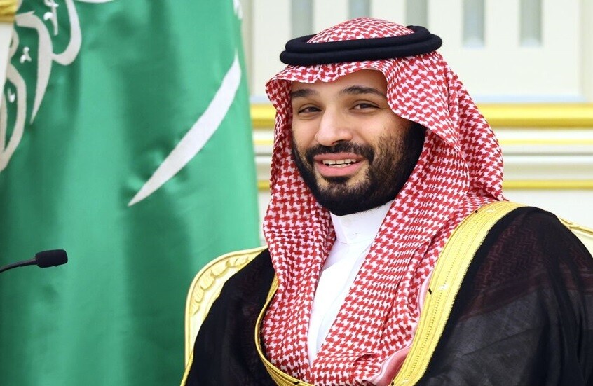 لحظة إنسانية.. الأمير محمد بن سلمان يتبرع بالدم
