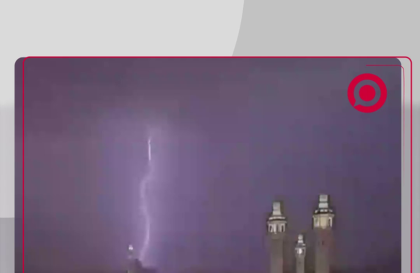صواعق وبرق في مدينة مكة المكرمة بالسعودية