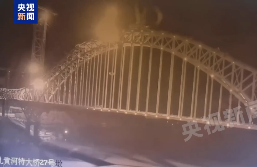 الصين.. مصرع 12 شخصا جراء انهيار جسر قيد التشييد فوق "النهر الأصفر" (فيديو)