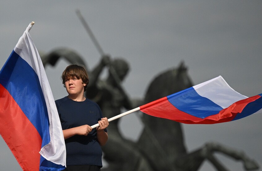 روسيا تحتفل بيوم علمها الوطني.. رحلة عبر التاريخ والهوية (صور)