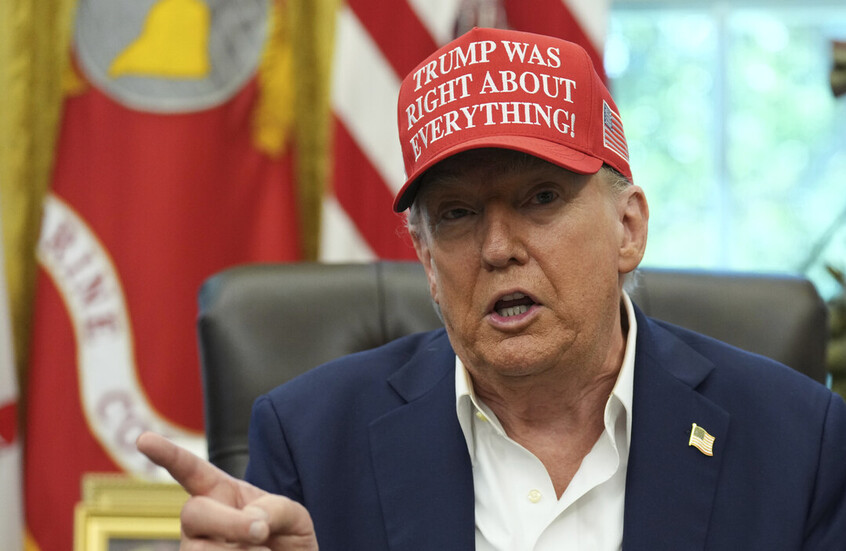 حاكم إلينوي لترامب: نريد بقالة رخيصة وليس سيطرة استبدادية على السلطة