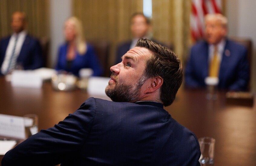 فانس: مداهمة منزل بولتون ليست "انتقاما سياسيا"