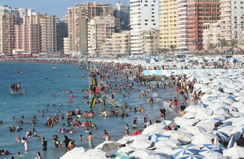 مصر تخلي شواطئ شهيرة بالبلاد بعد حادث غرق الفتيات الجماعي