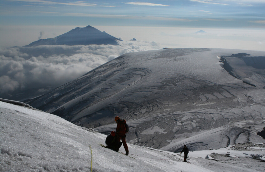جثة المتسلقة الجبلية الروسية ستبقى في جبال قيرغيزستان حتى حلول الربيع المقبل (فيديو)