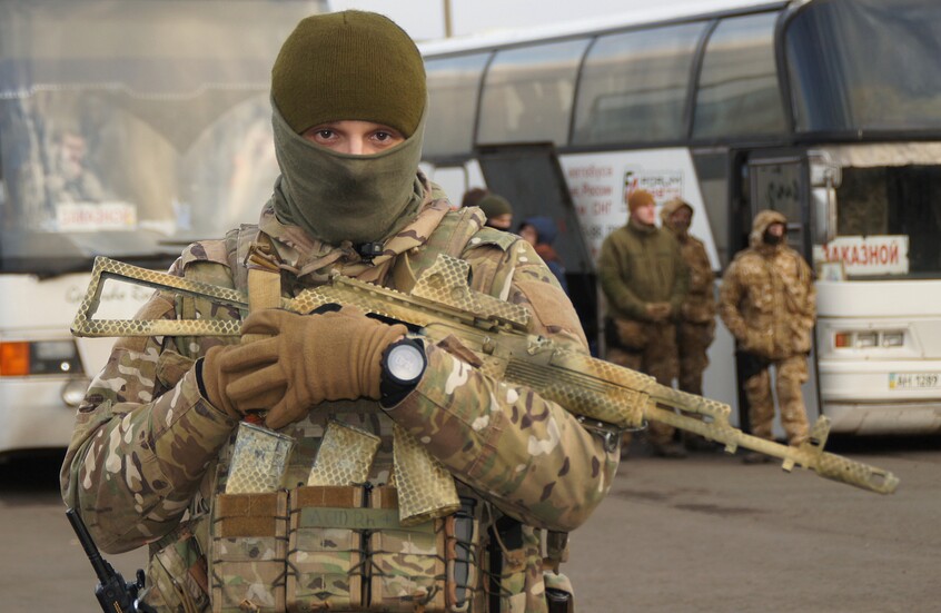 أسير أوكراني يشرح سبب استسلام الجنود في صفوف كييف للروس