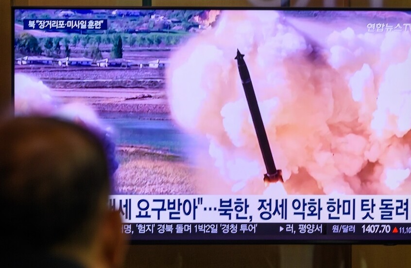 كوريا الشمالية تختبر صواريخ متطورة مضادة للطائرات (صور)