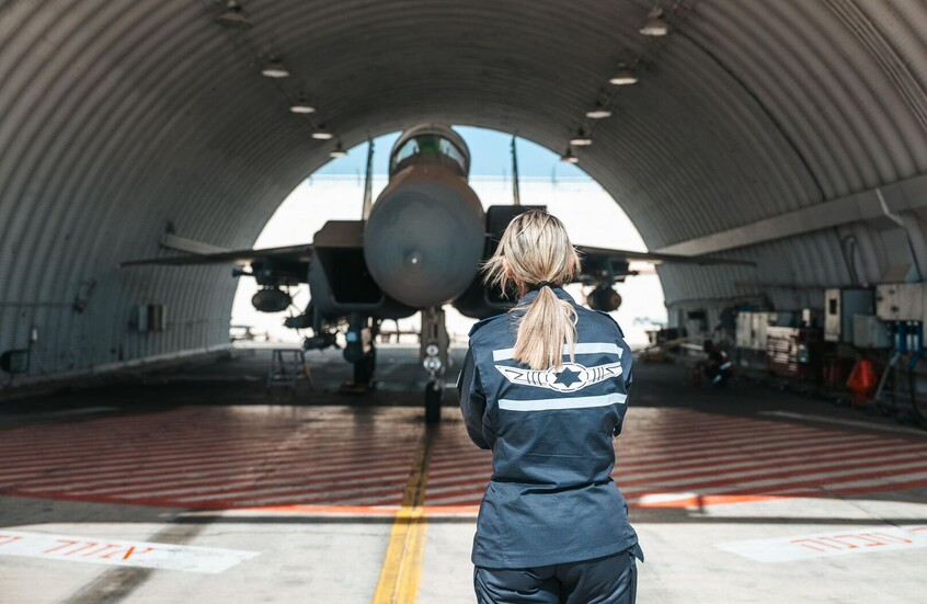 شاهد.. الجيش الإسرائيلي ينشر صورا وفيديوهات لاستعدادات سلاح الجو قبل عملية "نيفي تسيدك" في اليمن