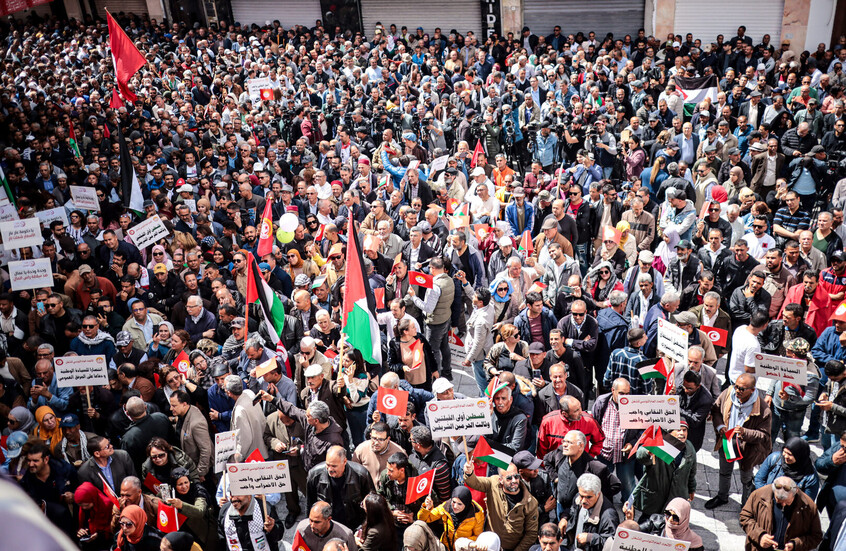 تونس.. فصل جديد من التوتر بين أنصار الرئيس واتحاد الشغل في صفاقس (صورة + فيديو)