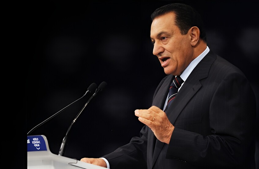 إعلامي مصري يشن هجوما عنيفا على عهد مبارك.. ماذا قال؟