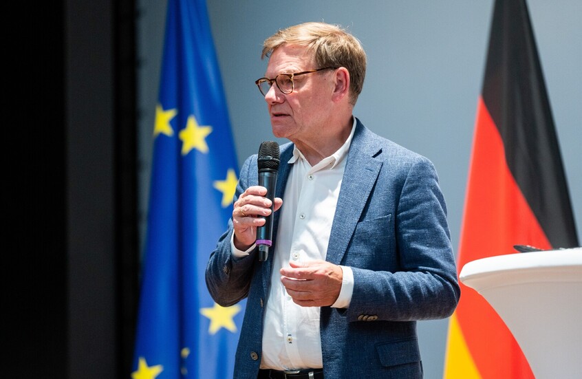 وزير الخارجية الألماني: أوكرانيا بحاجة إلى ضمانات أمنية من مجموعة واسعة من الدول