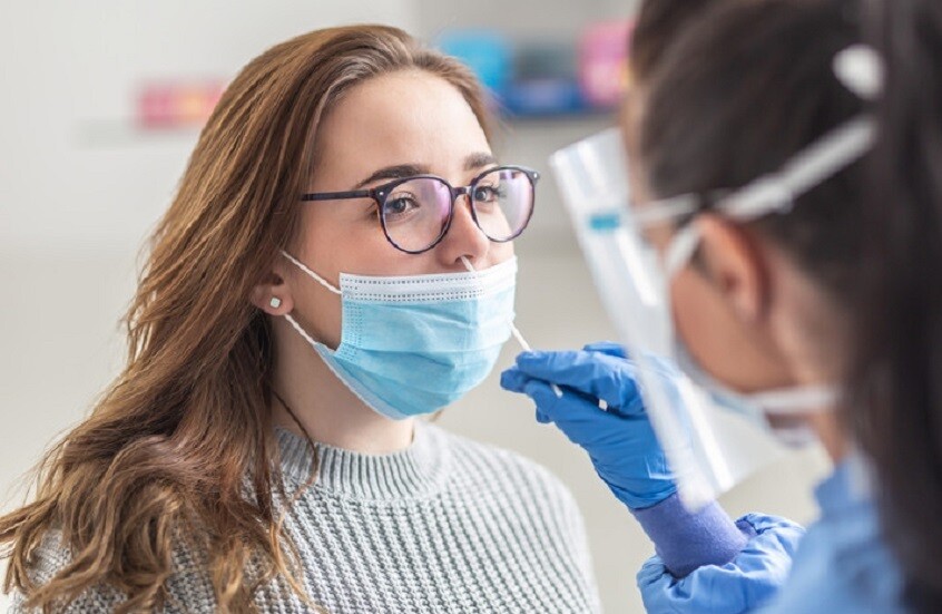 "ستراتوس".. متحور جديد من سلالة "أوميكرون" يعبر الحدود بوتائر عالية.. فمن هم ضحاياه؟