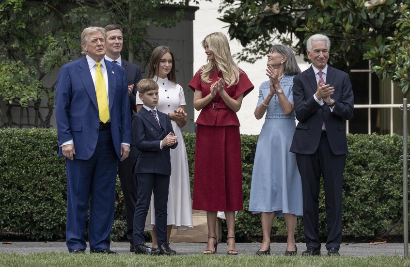 بعد انتقاده ماكرون.. الخارجية الأمريكية تؤكد دعهما لسفيرها لدى باريس