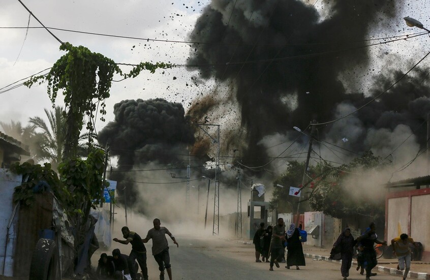 مراسلنا: قتلى بينهم صحفيون في استهداف إسرائيلي لمجمع ناصر الطبي في خان يونس (فيديوهات + صور)