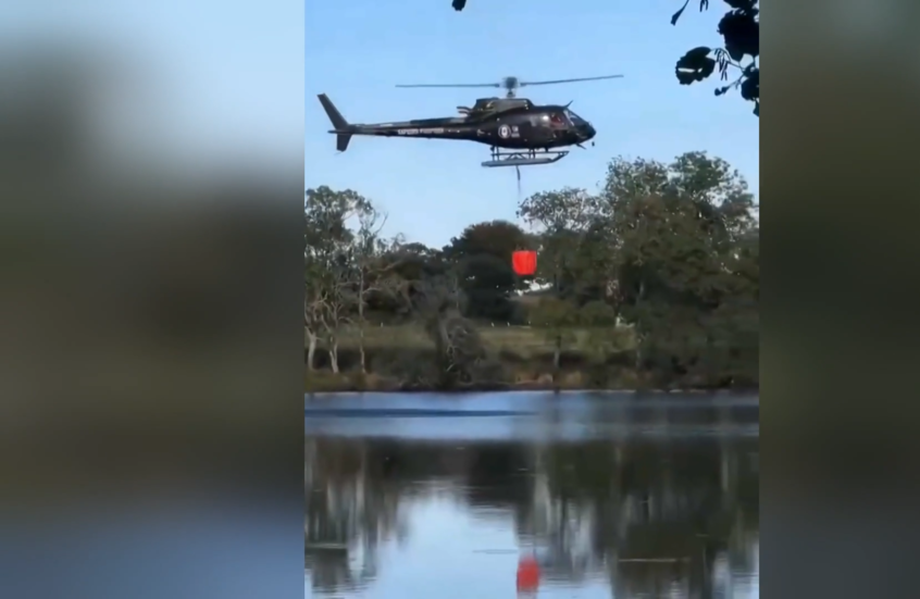 لحظة تحطم مروحية إطفاء في بركة في مدينة فينيستير الفرنسية