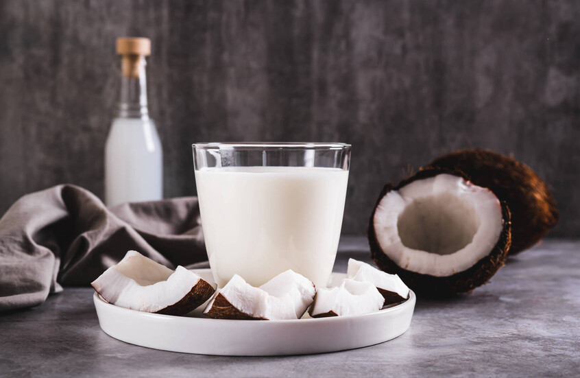 الحليب النباتي.. بديل مفيد أم خطر خفي؟