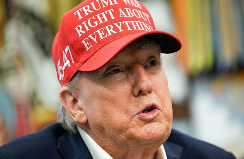 ترامب يعلن أن الولايات المتحدة وروسيا تبحثان خفض الترسانات النووية