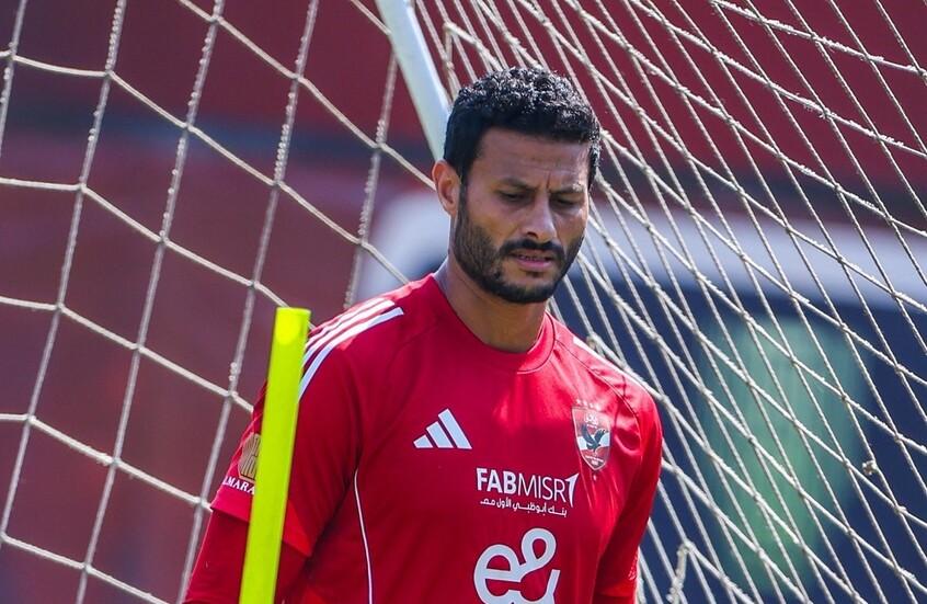 شاهد.. لاعبو غزل المحلة يقدمون العزاء لحارس مرمى الأهلي محمد الشناوي