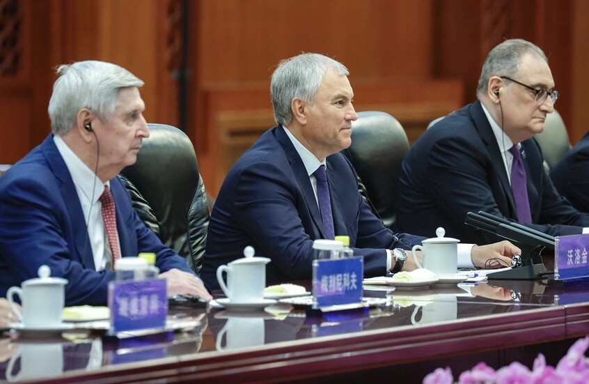 شي جين بينغ يستقبل فياتشيسلاف فولودين في بكين