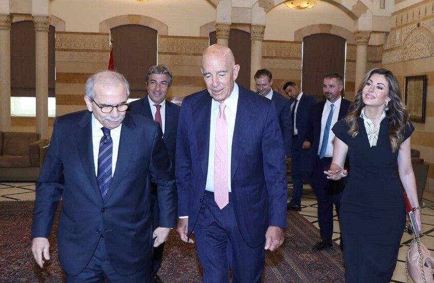 تصريحات المبعوث الأمريكي حول "تعويض من يتخلى عن سلاحه من حزب الله" تتحول إلى مادة سخرية للبنانيين