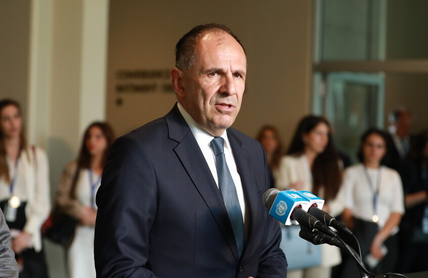 وزير الخارجية اليوناني: نؤكد احترام ليبيا لخط الوسط البحري وأثينا مستعدة لترسيم الحدود