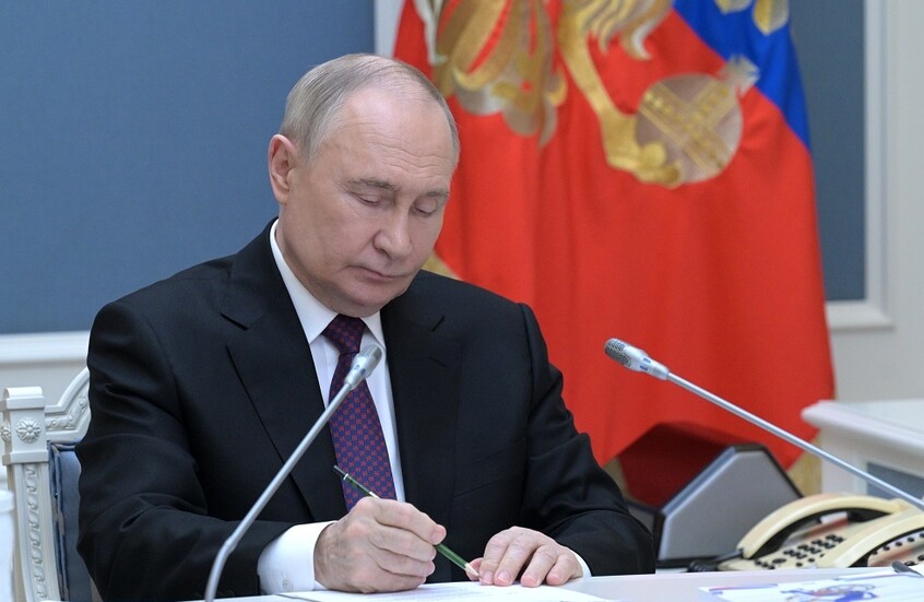 بوتين يهنئ مواطنيه بيتروف وشتيل بذهبية بطولة العالم للتجديف في ميلانو