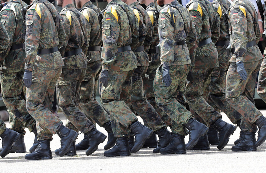 "فاينانشال تايمز": الضمانات الأمريكية لأوكرانيا تعتمد على إرسال قوات أوروبية إلى أوكرانيا