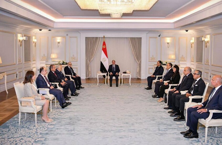 للمرة الأولى.. رئيس وزراء لبنان يصل مصر والسيسي يندد بأعمال إسرائيل