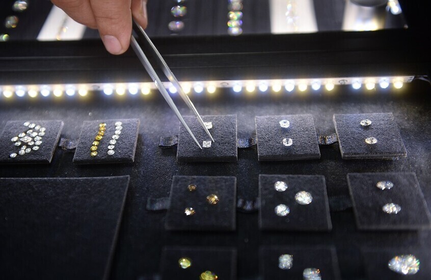 الولايات المتحدة تمدد رخصة استيراد الماس الروسي