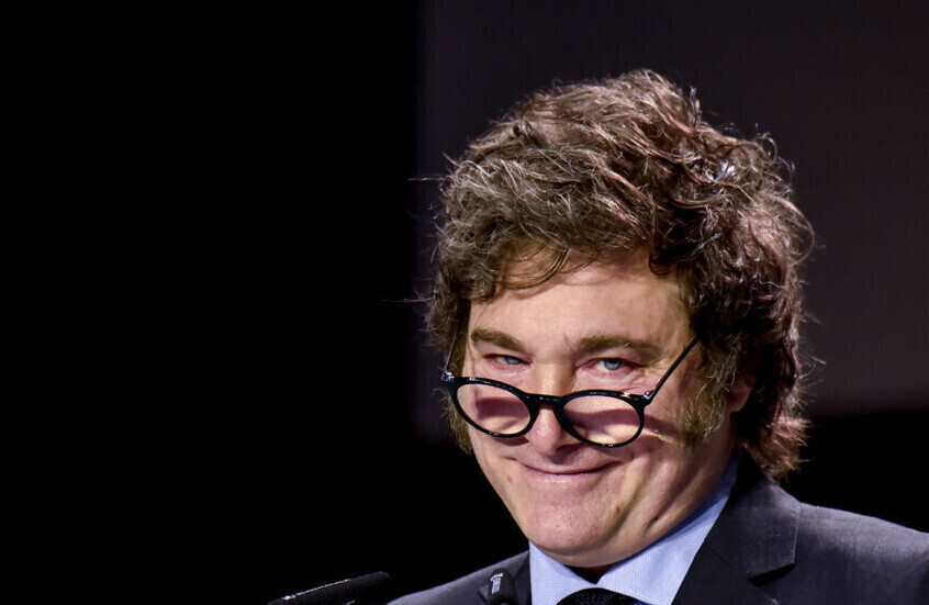 فوضى في الأرجنتين.. حشود ترشق ميلي بالحجارة خلال إحدى الفعاليات (فيديو)