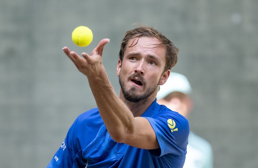 غرامة ثقيلة على مدفيديف بسبب فضيحة في أمريكا المفتوحة