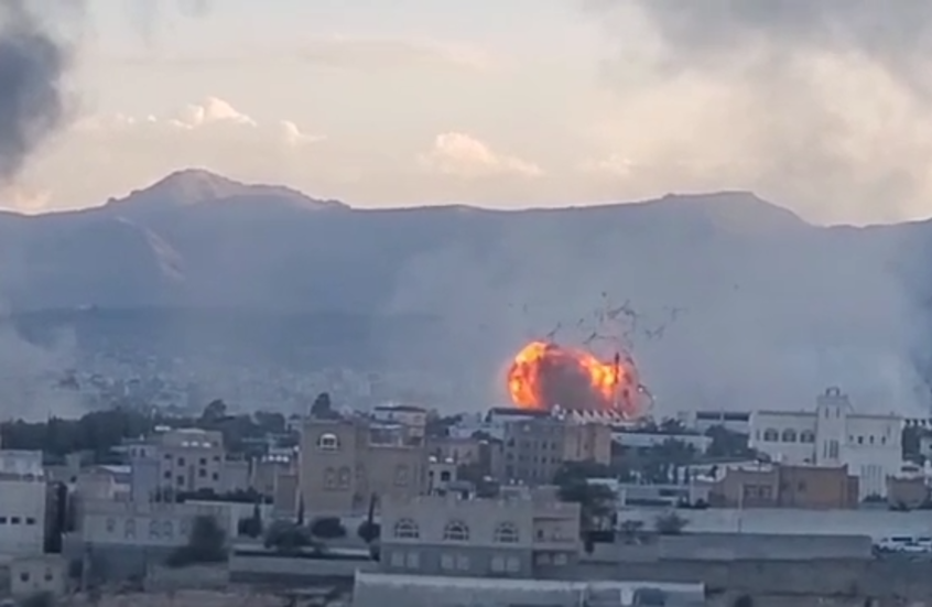 أنصار الله تنفي استهداف قياداتها بصنعاء وتتوعد بمواصلة الإسناد لغزة