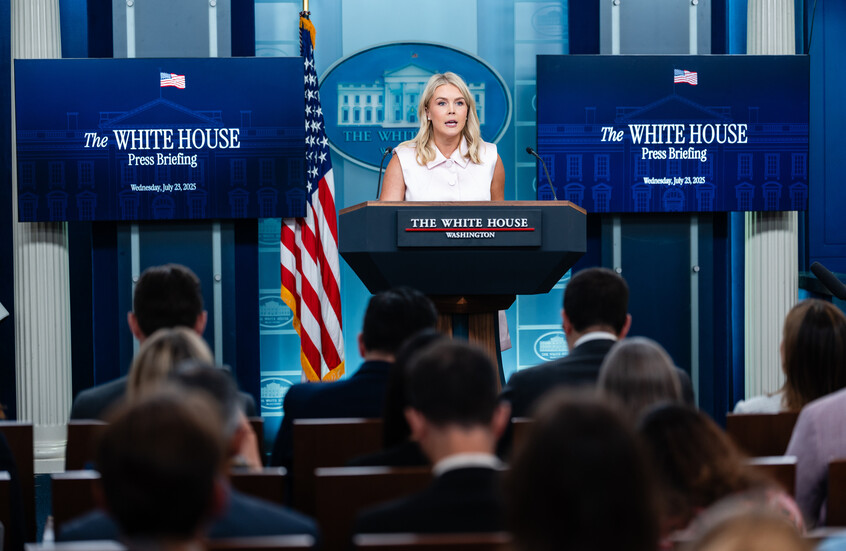 البيت الأبيض: ترامب مستعد لاستخدام كامل القوة الأمريكية لوقف تهريب المخدرات من فنزويلا