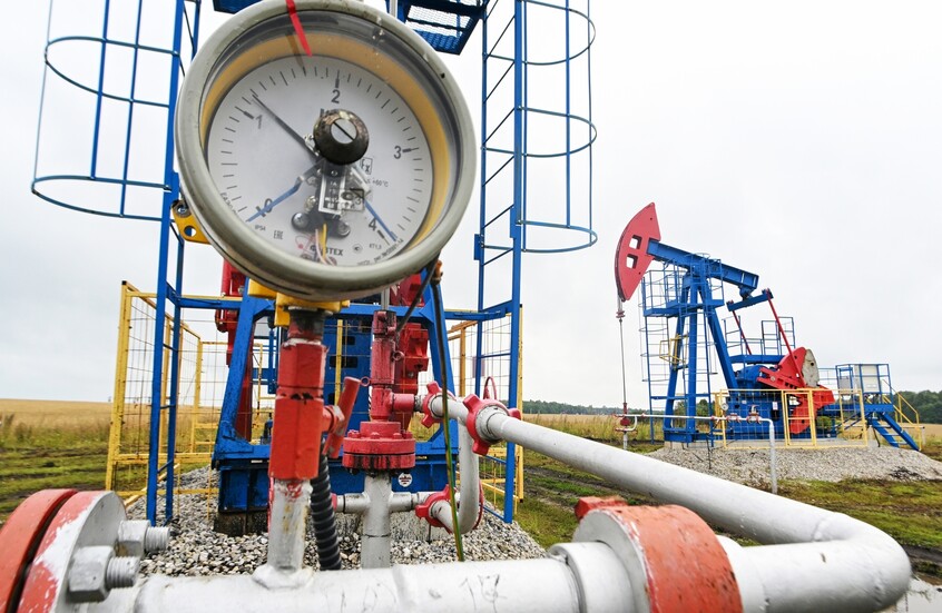 النفط بين مطرقة الطلب المتعثر وسندان الأزمات الجيوسياسية