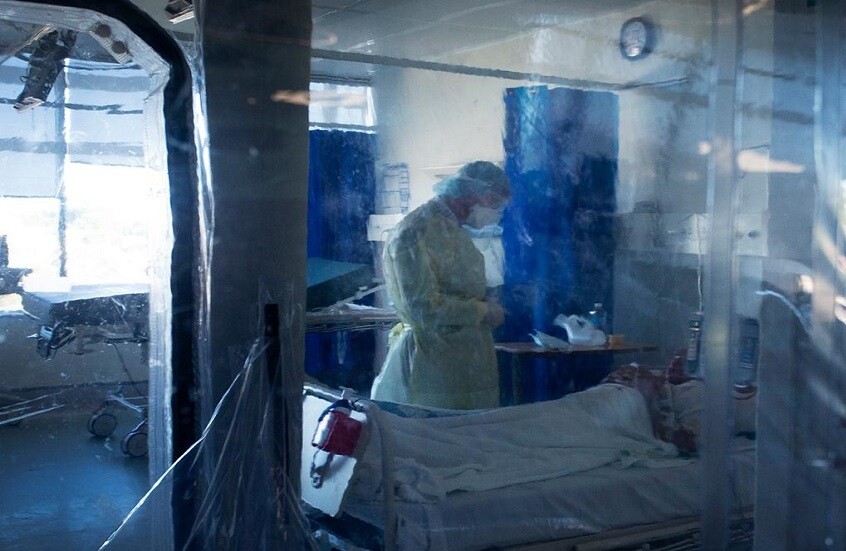 علماء يحذرون من خطر "وباء المرآة" على البشرية