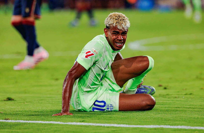 استبعاد صحفي من التصويت على الكرة الذهبية بعد إساءته العنصرية للامين جمال