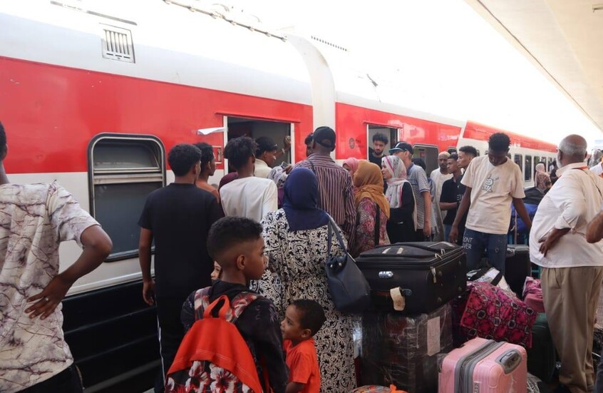 مصر تعيد آلاف السودانيين الفارين من الحرب إلى بلدهم طواعية