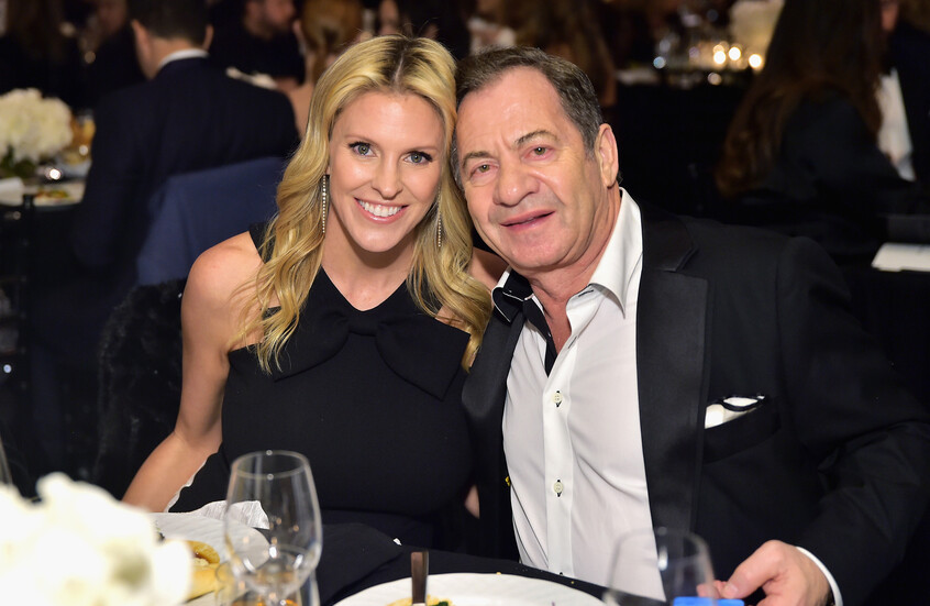 نجم عالمي يواعد الزوجة السابقة للملياردير الأمريكي أليك غورز