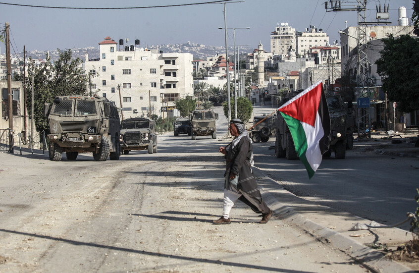 السفير البريطاني لدى تل أبيب يوضح: لماذا إقامة دولة فلسطينية هي أمر جيد لإسرائيل؟