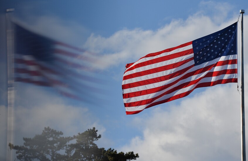 إذاعة "صوت أمريكا" تسرح 532 موظفا