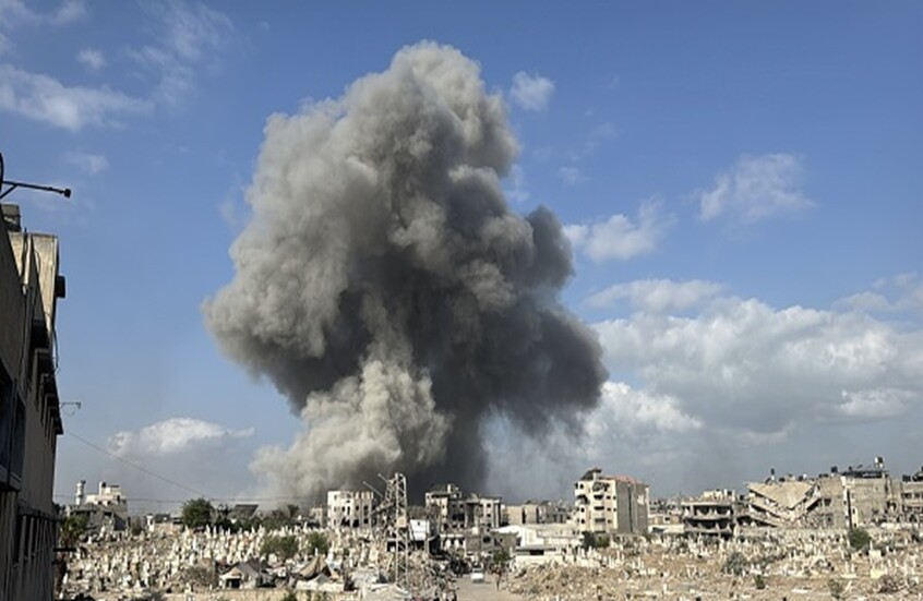 مراسلنا: غارات إسرائيلية عنيفة تهز غرب مدينة غزة