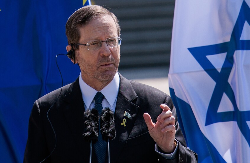 بينهم موفق طريف وقاض من المجتمع العربي.. الكشف عن قائمة الحاصلين على "وسام الرئيس" في إسرائيل