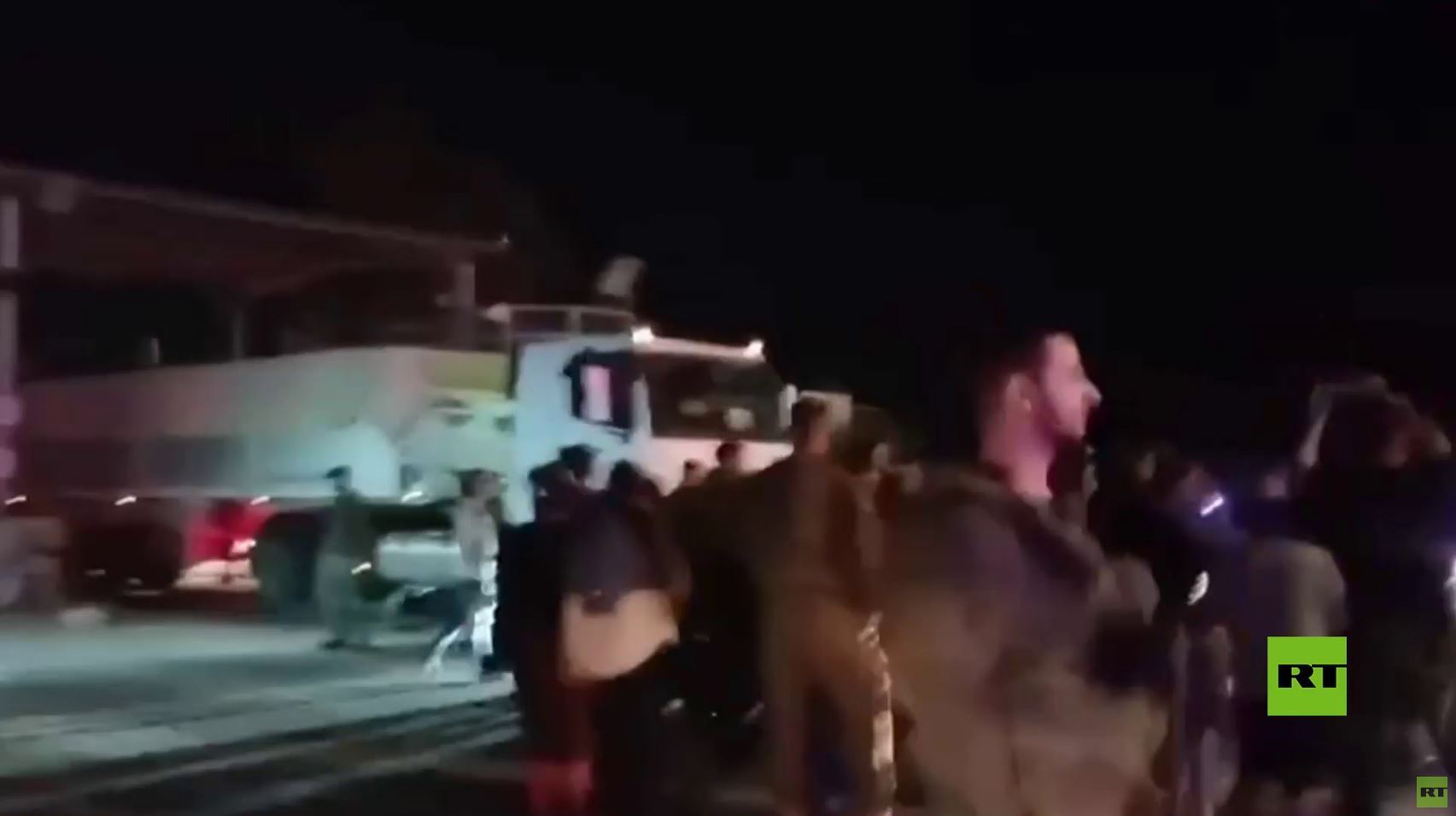 مستوطنون إسرائيليون يقطعون طريق شاحنات نقل الطحين المتجهة إلى قطاع غزة