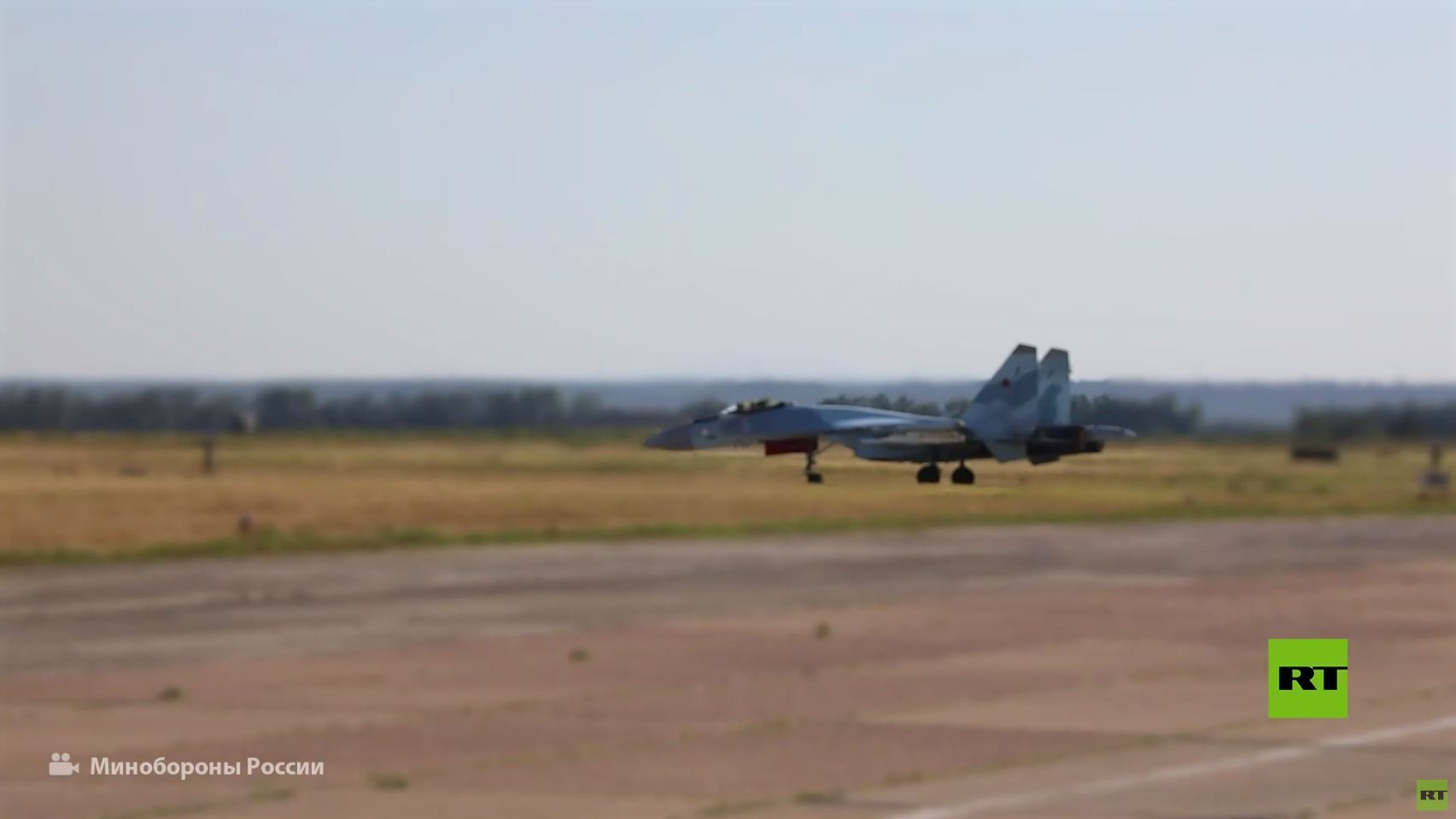 مشاهد لطائرات روسية مقاتلة من طراز Su-35