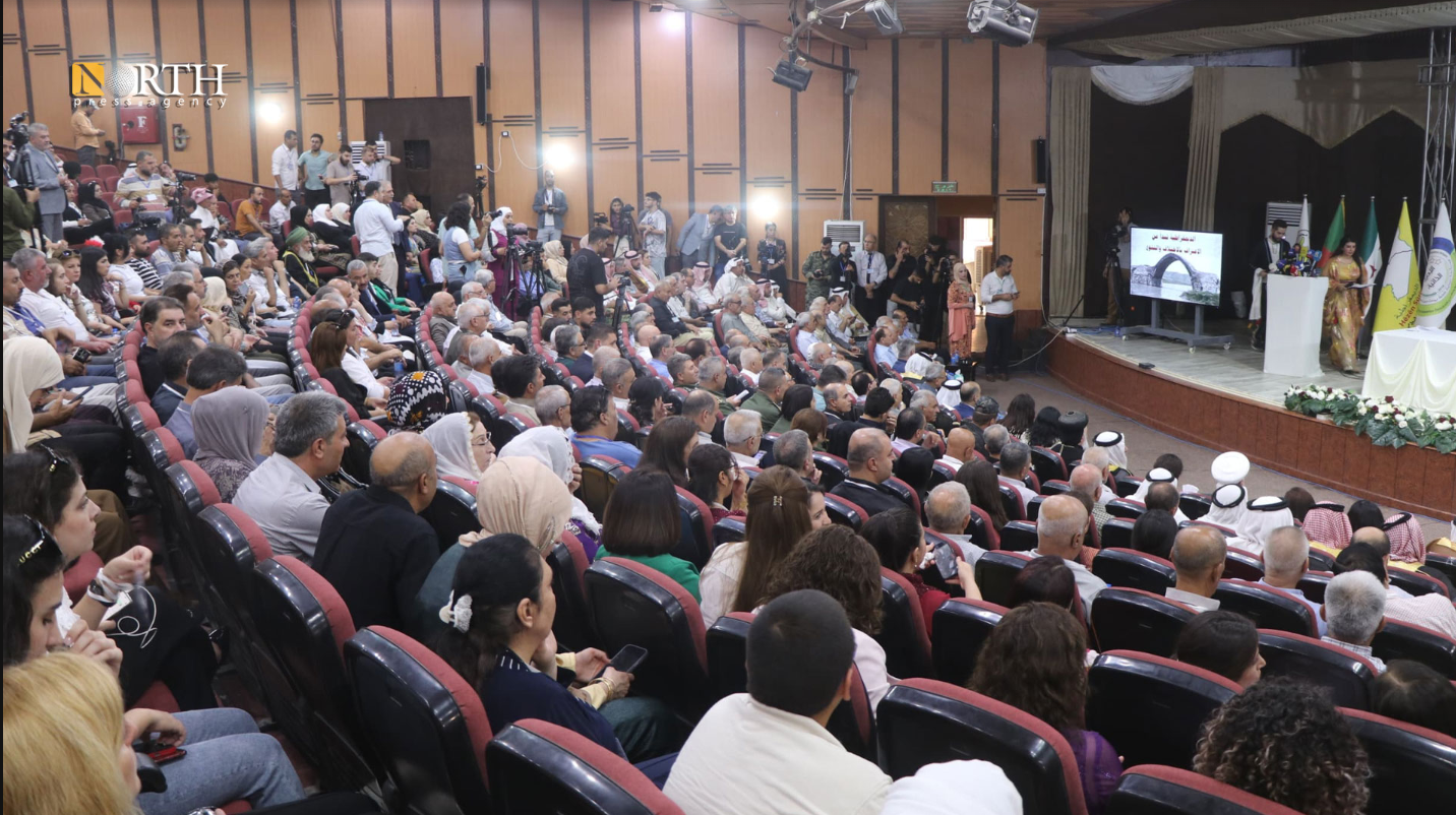 مؤتمر "وحدة المكونات" بشمالي سوريا يدعو لدستور جديد ولامركزية ودمشق ترد
