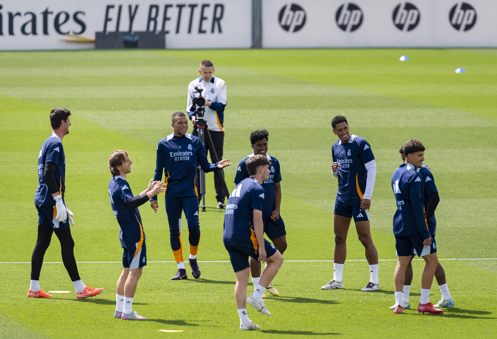 رسميا.. ريال مدريد يعلن عن "وريث القميص رقم 9"