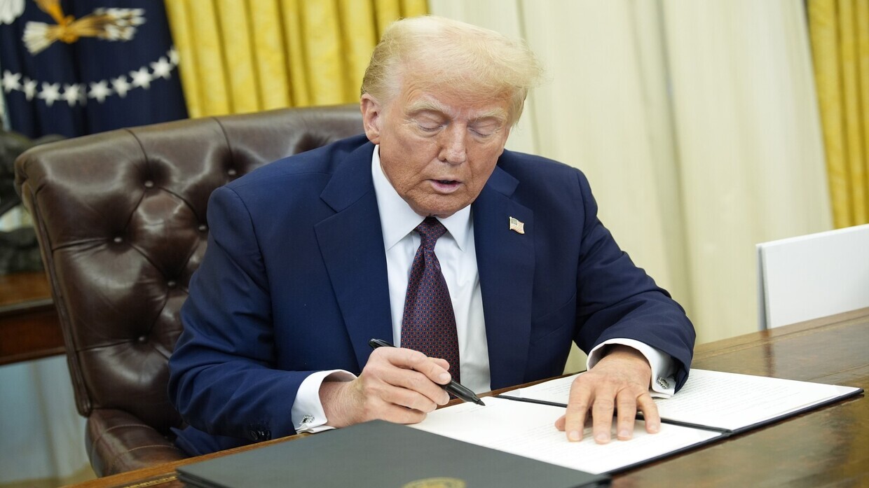 العدل الأمريكية تحذر محكمة الاستئناف من إلغاء رسوم ترامب