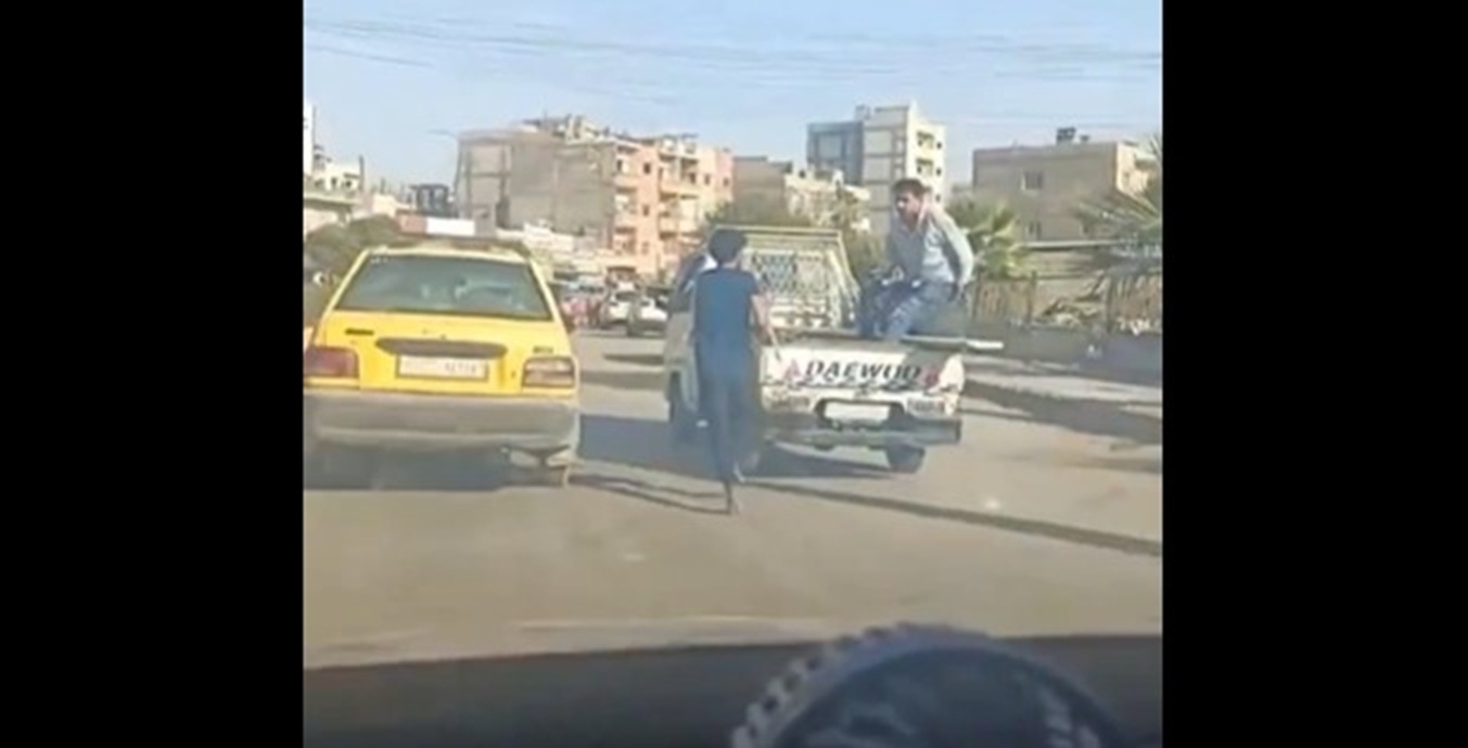 سوريا.. إلقاء القبض على سارق في مدينة الرقة وجره في شوارع المدينة (فيديو)