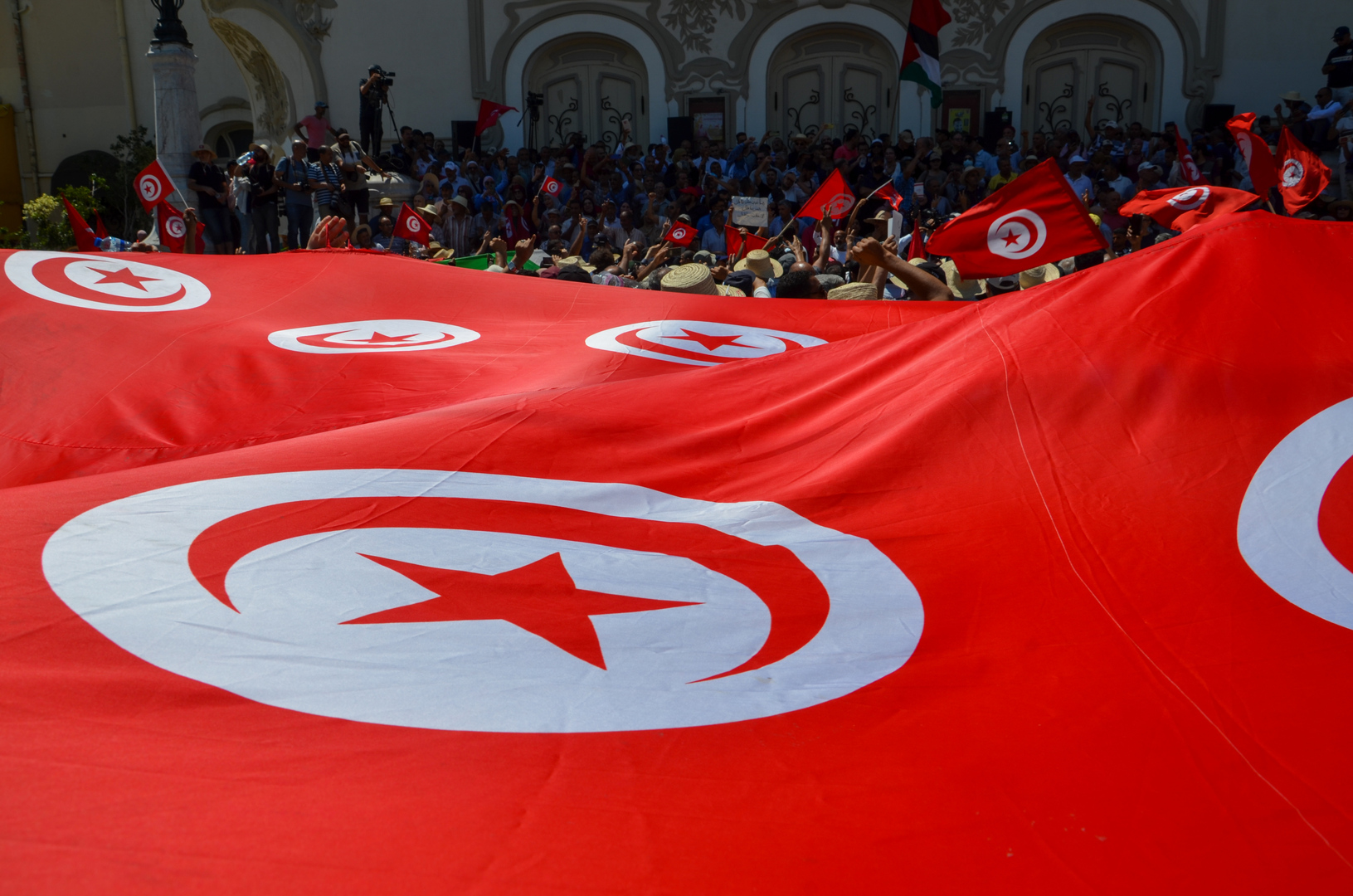 تونس.. رابطة حقوق الإنسان تدعو إلى الإفراج عن المعتقلات السياسيات وسجينات الرأي