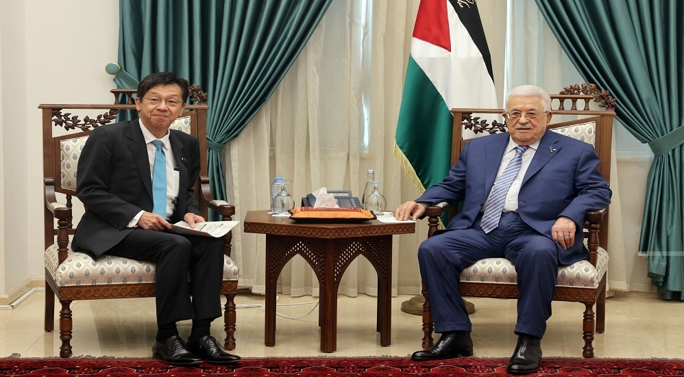 عباس يدعو الفصائل الفلسطينية لتسليم سلاحها: لا نريد دولة مسلحة